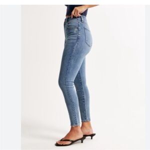 Abercrombie & Fitch The Super Skinny Ankle High Rise Jeans 2/26S